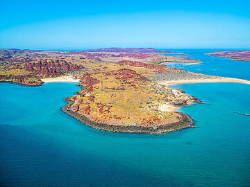 Kulturlandschaft Murujuga Blick auf die Kulturlandschaft Murujuga am Meer
