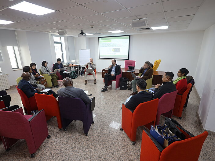 Austausch zur Weiterentwicklung des Tools zu Pr&uuml;fungsformaten gemeinsam mit dem Autorenteam Daniel Fischer (UNESCO-Lehrstuhlinhaber Leuphana Universit&auml;t L&uuml;neburg), Jordan King und Aaron Redmann