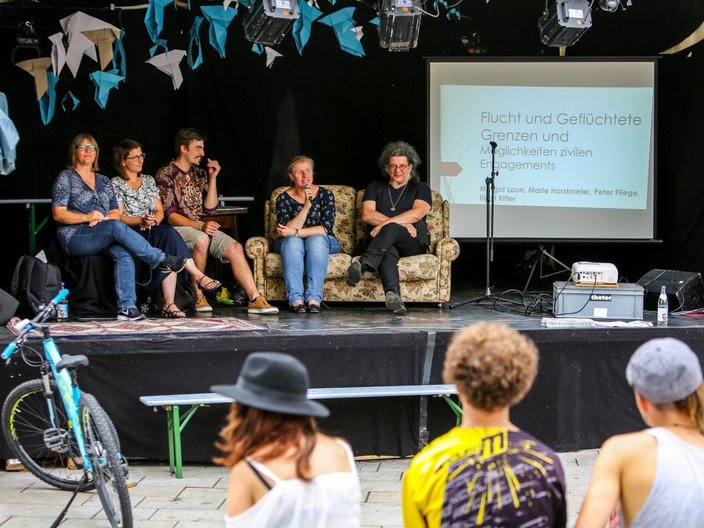 Bühnenveranstaltung auf dem Augsburger Friedensfest