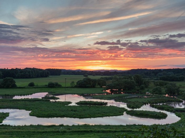 Sonnenuntergang vor Landschaft