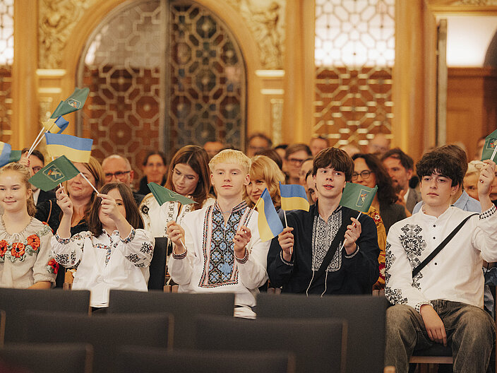 Ukrainische Schülerinnen und Schüler bei einem Empfang im Rathaus der Stadt Nürnberg © Stadt Nürnberg Ukrainische Schülerinnen und Schüler bei einem Empfang im Rathaus der Stadt Nürnberg
