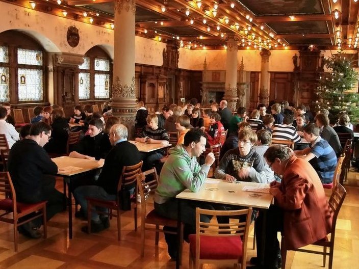 Kartenspieler in einer Kneipe