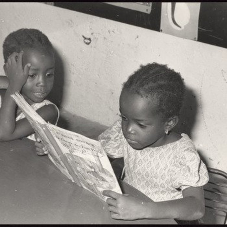Schulkinder im afrikanischen Guinea