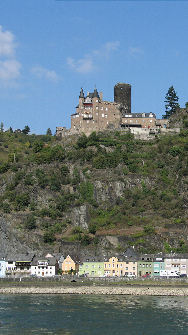 Blick auf Burg Katz und Sankt Goarshausen im Oberen Mittelrheintal