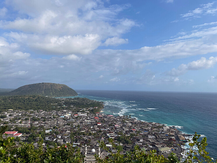 The Medinas of the Historic Sultanates of the Comoros - Blick vom Nguni Vulkan, Ikoni, Ngazidja The Medinas of the Historic Sultanates of the Comoros, Blick vom Nguni Vulkan, Ikoni, Ngazidja