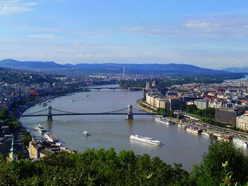 Budapest im Sommer Blick über die Donau und die Innenstadt von Budapest