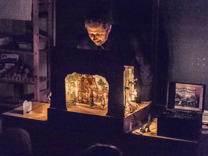 Papiertheateraufführung