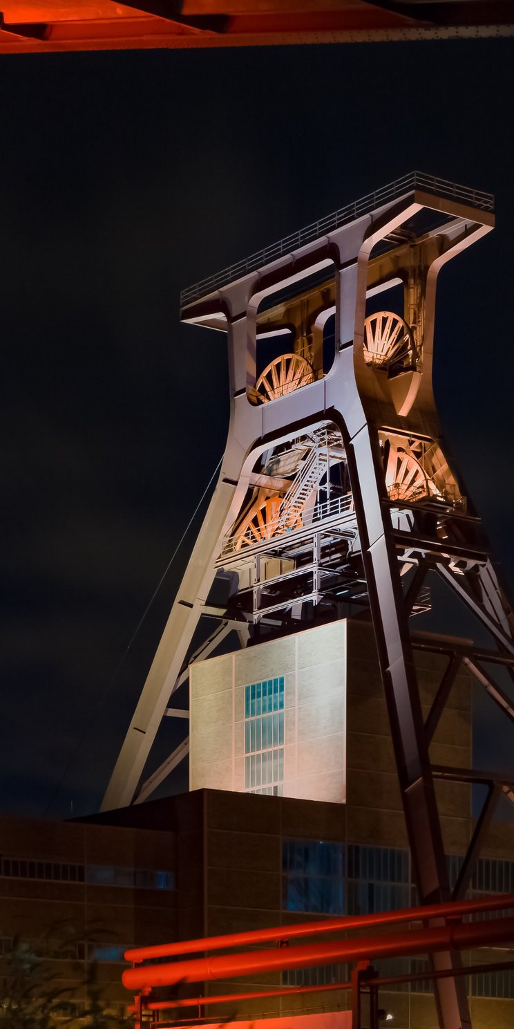 Zeche Zollverein Ansicht der beleuchteten Zeche Zollverein bei Nacht