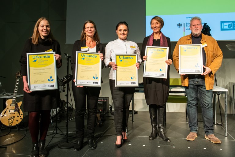 Ausgezeichnete im Weltaktionsprogramms BNE Foto von fünf Ausgezeichneten im Rahmen des Weltaktionsprogramms BNE