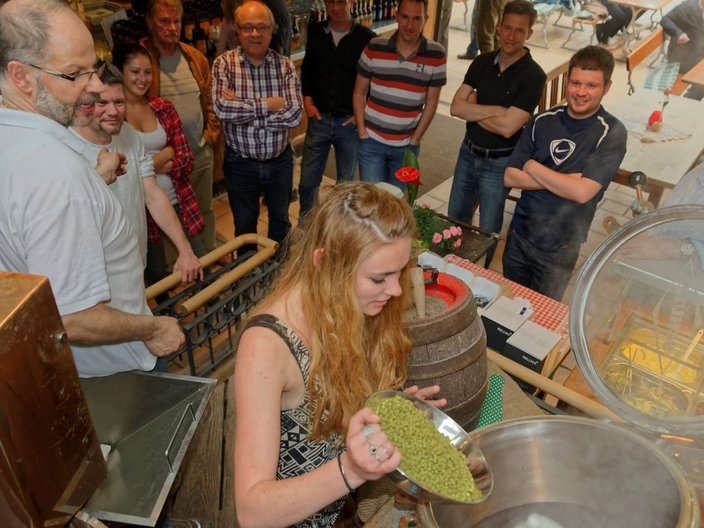 Bierbrauer bei der Arbeti