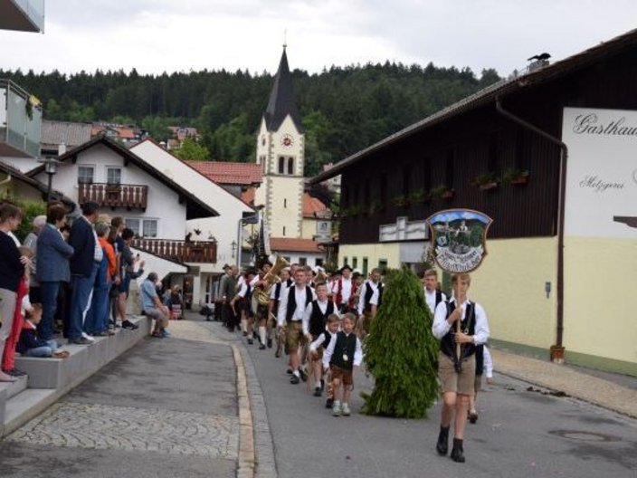 Festumzug in Tracht