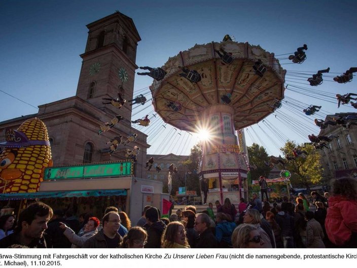 Karussell auf einem Straßenfest
