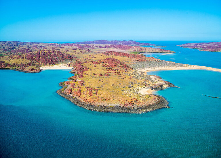 Kulturlandschaft Murujuga Blick auf die Kulturlandschaft Murujuga am Meer