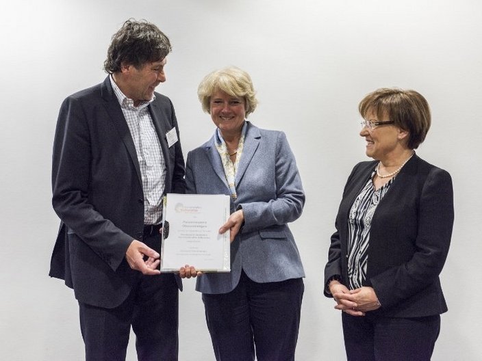 Urkundenübergabe