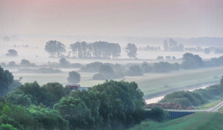 elbe_morgenstimmung_-_C_Aubert Die UNESCO erkennt 1979 die ersten Biosphärenreservate in Deutschland an: darunter das Biosphärenreservat Steckby – Lödderitzer Forst, heute Teil der Flusslandschaft Elbe.
