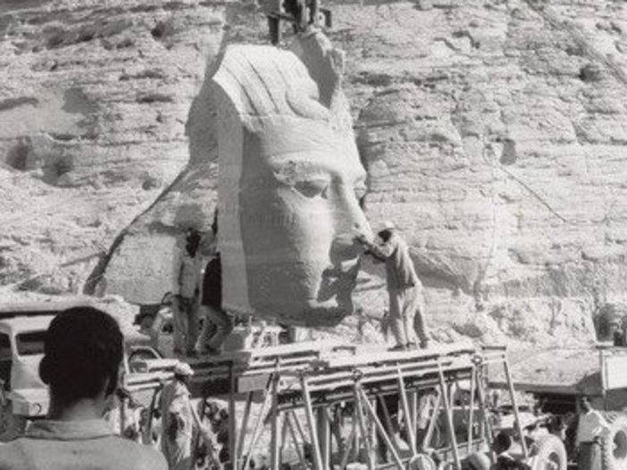 Transport einer altägyptischen Statue