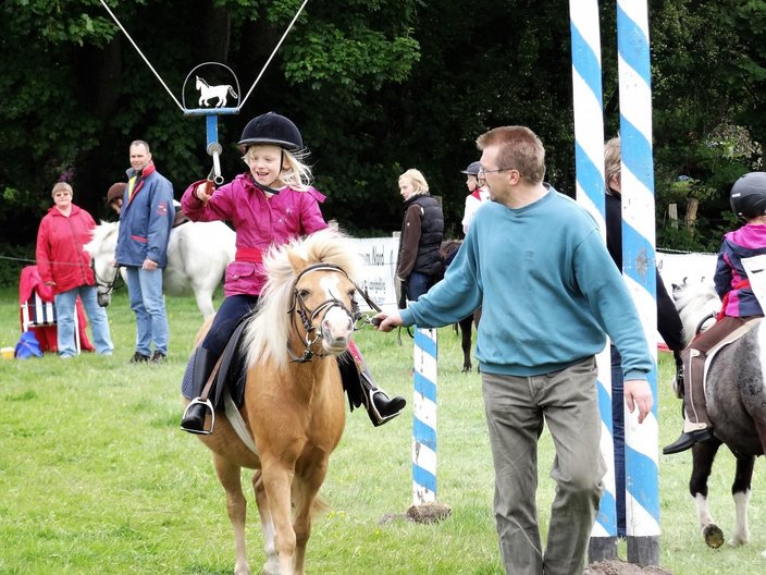 Ringreiterin bei einem Wettbewerb