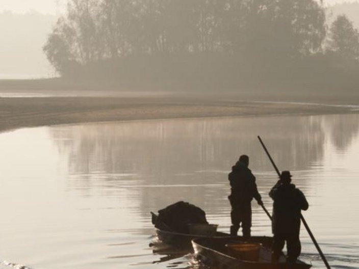 Teichlandschaft mit Fischern 
