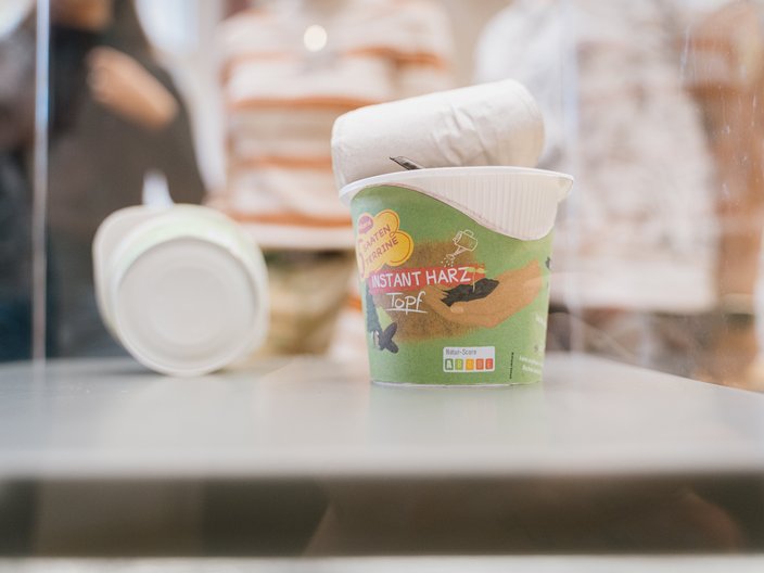 Eine Verpackung für Suppenterrine die im Projekt entwickelt wurde mit dem Slogan "Instant Harz Topf".