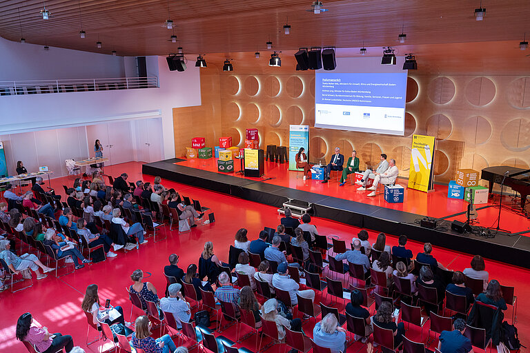 Podiumsgespräch Podiumsgespräch und Publikum