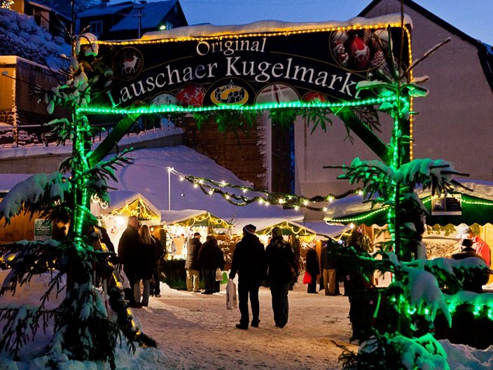 Weihnachtsmarkt im Schnee