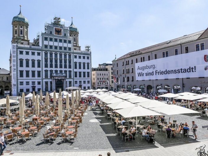 Marktplatz der Stadt Augsburg während des Friedensfestes