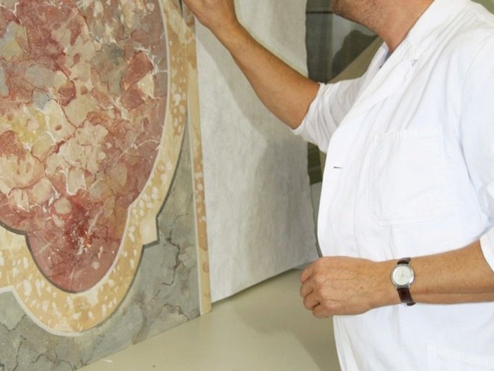 Restauration einer Kirchenwand