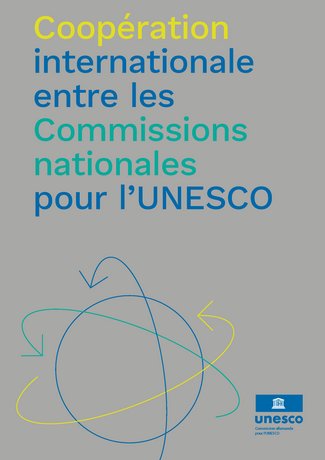 Cover Coopération internationale entre les Commissions nationales pour l'UNESCO. Titel mit einer angedeuteten Weltkugel mit Pfeilen drumherum.