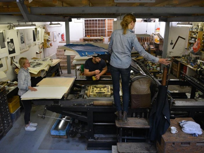 Drei Drucker bei der Arbeit