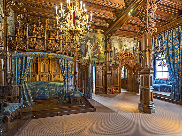 Prunkvoll gestaltetes und goldverziertes Schlafzimmer im Schloss Neuschwanstein