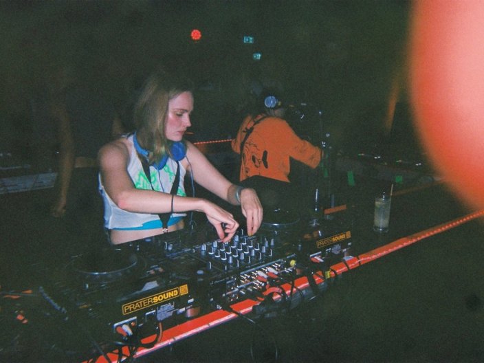 Techno DJ am Set