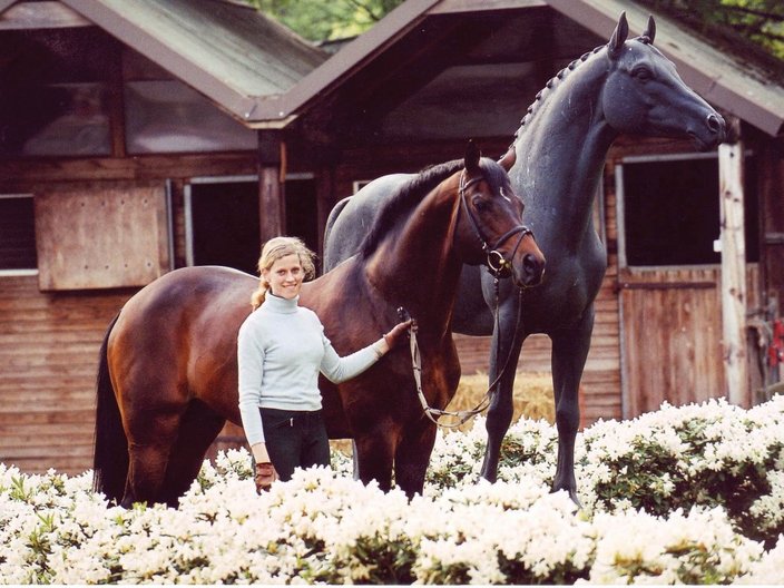 Frau mit Pferd