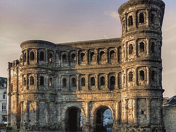 Blick auf die Porta Nigra in Trier