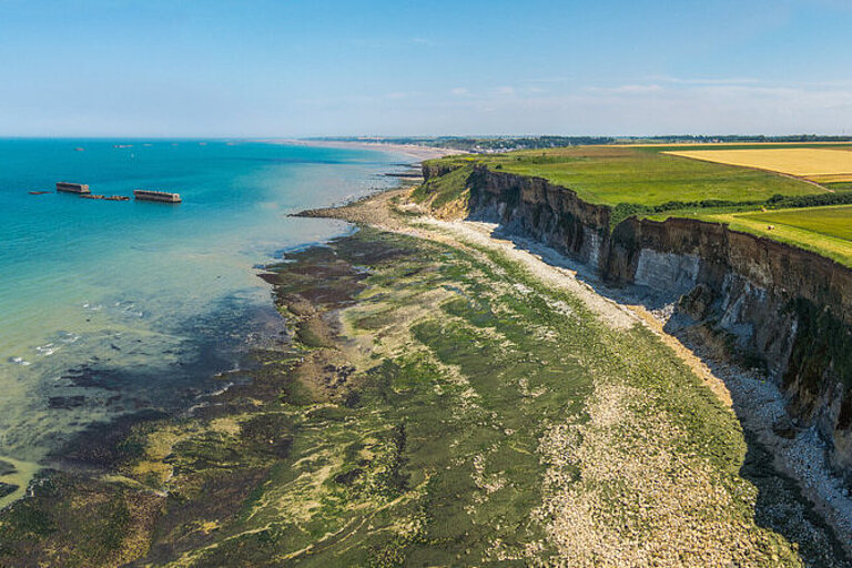 Beaches of the D-Day Landings - Mulberry B und die Klippen von Tracy-sur-Mer Beaches of the D-Day Landings, Mulberry B und die Klippen von Tracy-sur-Mer