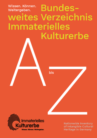 Orangener Umschlag mit dem Text Bundesweites Verzeichnis Immaterielles Kulturerbe . A bis Z. 