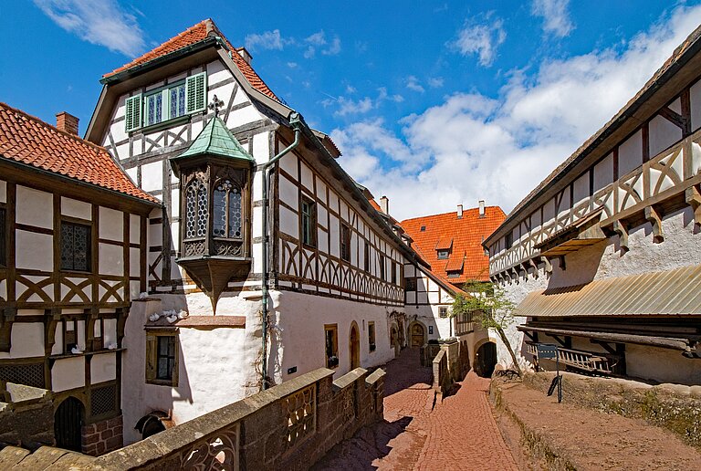Blick auf Fachwerk-Gebäude auf der Wartburg