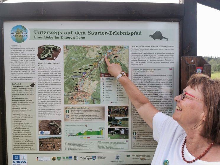 Unterwegs auf dem Sauriererlebnispfad Infotafel