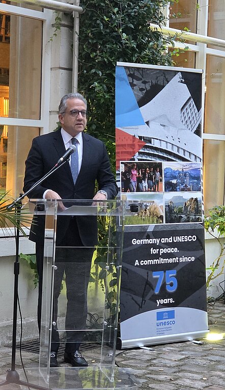 El-Enany beim Empfang 75 Jahre Deutschland in der UNESCO in Paris El-Enany redet beim Empfang 75 Jahre Deutschland in der UNESCO in Paris