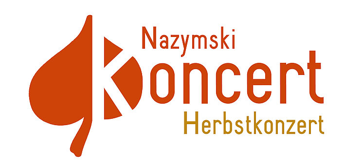 Herbstkonzerte_Domowina Logo des „Nazymski Konzert Herbstkonzert“. Links ist ein stilisiertes, orangefarbenes Blatt dargestellt, dessen Aussparungen den Buchstaben „K“ formen. Rechts daneben steht in orange „Nazymski Konzert“, darunter in goldgelber Schrift „Herbstkonzert“ auf hellem Hintergrund.