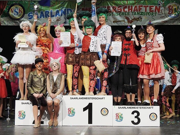  Plätze 1-3 Jugend Schautanz auf der Saarland Meisterschaft auf dem Siegerpodest.
