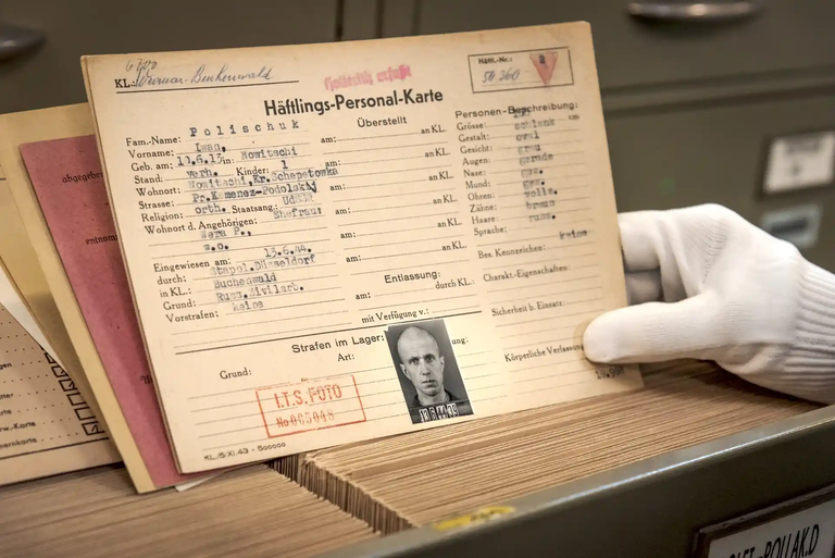 Sogenannte Häftlings-Personal-Karte von Iwan Polischuk Sogenannte Häftlings-Personal-Karte von Iwan Polischuk