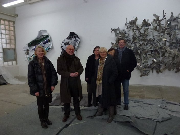 Gruppenfoto in einer Kunstausstellung
