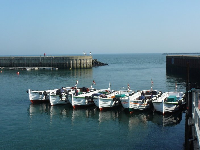 Beiboote im Helgoländer Hafen