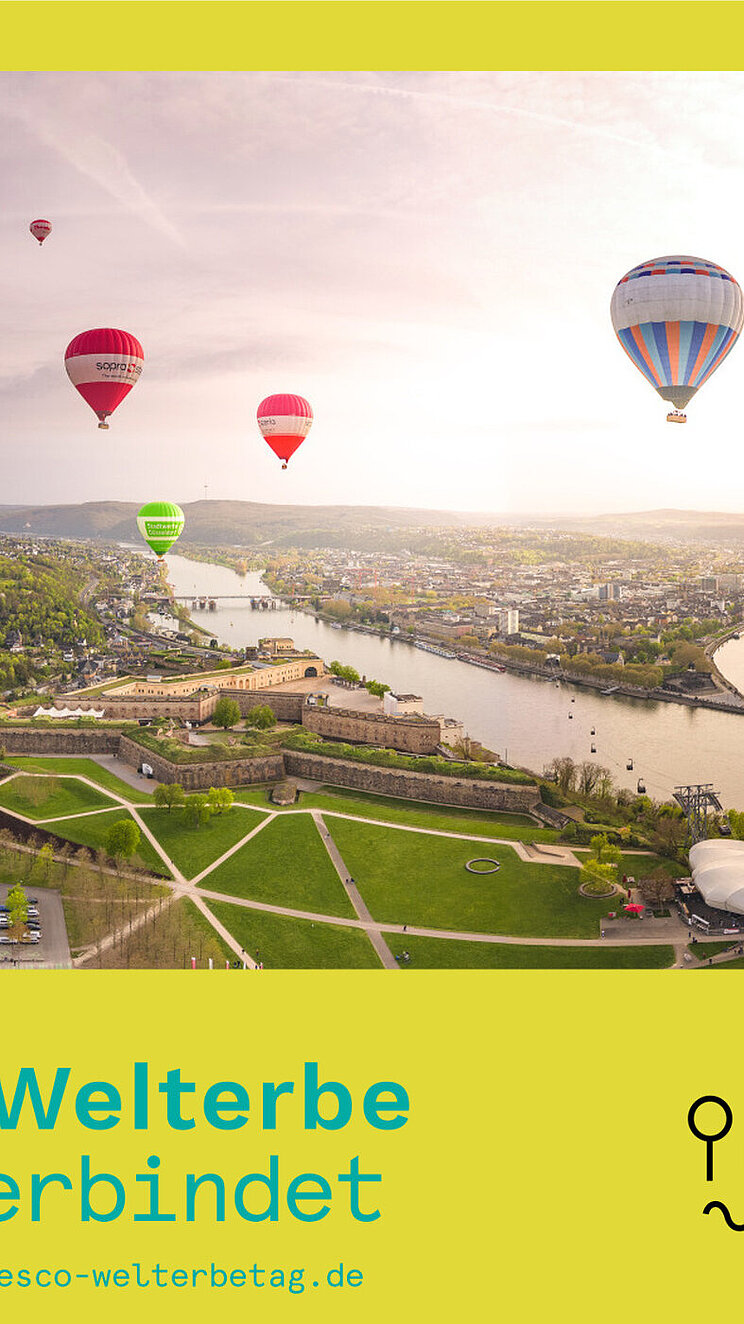 Blick auf Koblenz &uuml;ber die Festung Ehrenbreitstein mit aufsteigenden Hei&szlig;luftballons