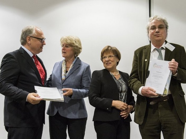 Urkundenüberreichung
