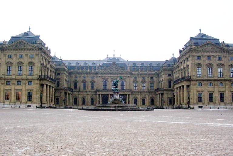 Würzburg, Residenz mit Residenzplatz Blick auf die Residenz in Würzburg über den Residenzplatz