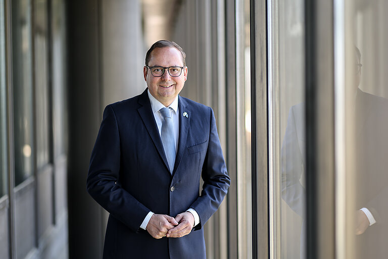 Jurymitglied BNE-Preis 2027 Thomas Kufen Auf diesem Foto ist das Jurymitglied BNE-Preis 2027 Thomas Kufen zu sehen
