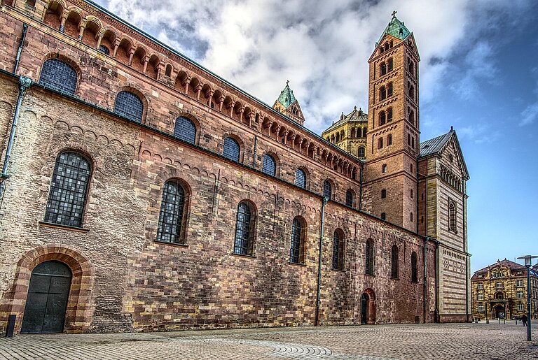 Speyerer Dom Schrägansicht der Basilika des Speyerer Doms