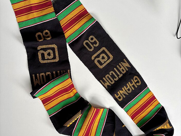 Gastgeschenk der UNESCO-Nationalkommission aus Ghana ein bunter Schal
