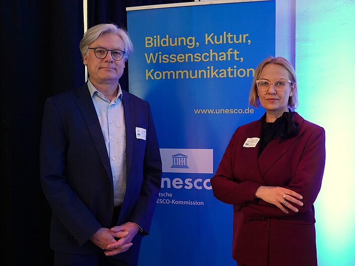 Roman Luckscheiter und Alicja Jagielska-Burduk als Generealsekret&auml;r:innen der Nationalkommissionen